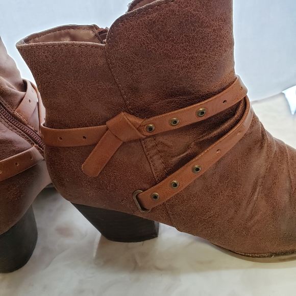 Baretraps 6M Brown Booties - Picture 1 of 5